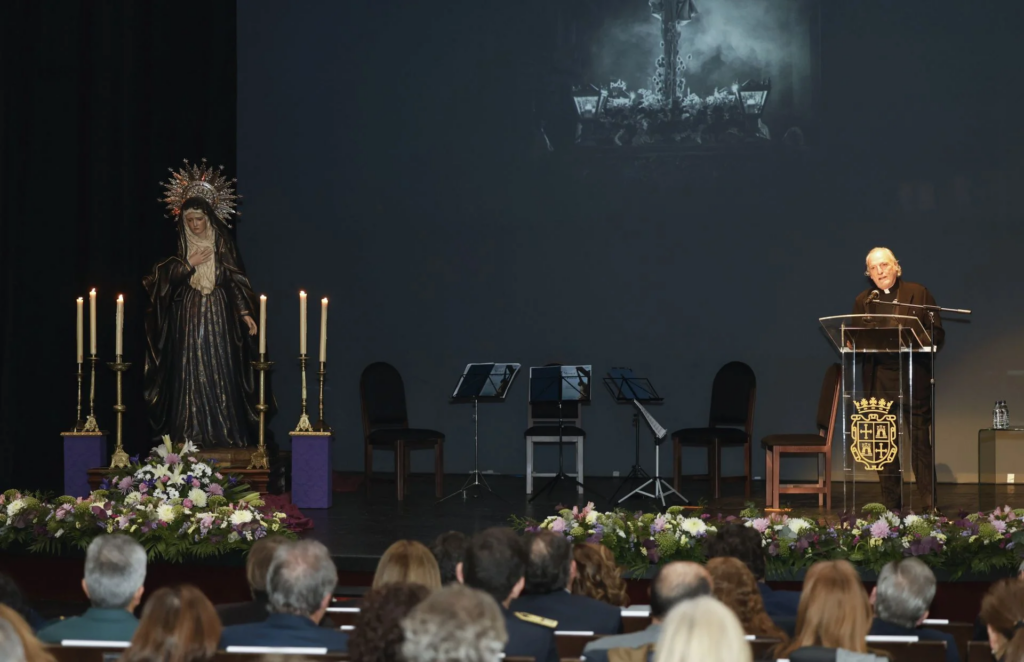 El pregonero ensalza la fraternidad entre las cofradías y el silencio de la Semana Santa